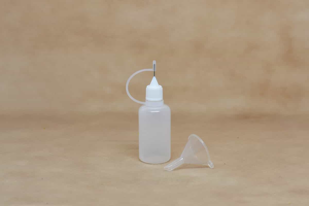 Botella de plástico c/aguja (TCA166)